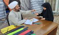 توزیع هدایای فرهنگی و مذهبی بین زوار اربعین حسینی