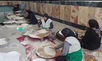 پخت ۱۲ هزار قرص نان از سوی بانوان شهرستان پاسارگاد برای زائران اربعین