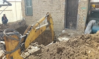توقف یک دستگاه بکهو لودر در اراضی کشاورزی شهرستان همدان