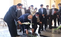 حضور وزیر علوم، تحقیقات و فن آوری در گلزار شهدای شهرستان تاکستان