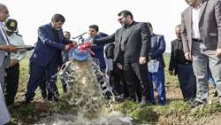 افتتاح آبیاری کم فشار ۱۳۰ هکتار از اراضی روستای آق بلاغ بستان آباد