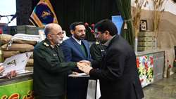 تجلیل از زحمات رئیس سازمان جهاد کشاورزی آذربایجان شرقی در برگزاری کنگره ملی ده هزار شهید استان