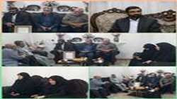 محمدرضا قائدعبدی،مدیرکل امور ایثارگران وزارت جهاد کشاورزی از خانواده جهادگر پیشکسوت در شهر ایوانکی دیدار کرد