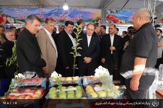  افتتاح چهارمین جشنواره سیب دماوند با حضور وزیر جهاد کشاورزی و جمعی از معاونین و مدیران این وزارتخانه
